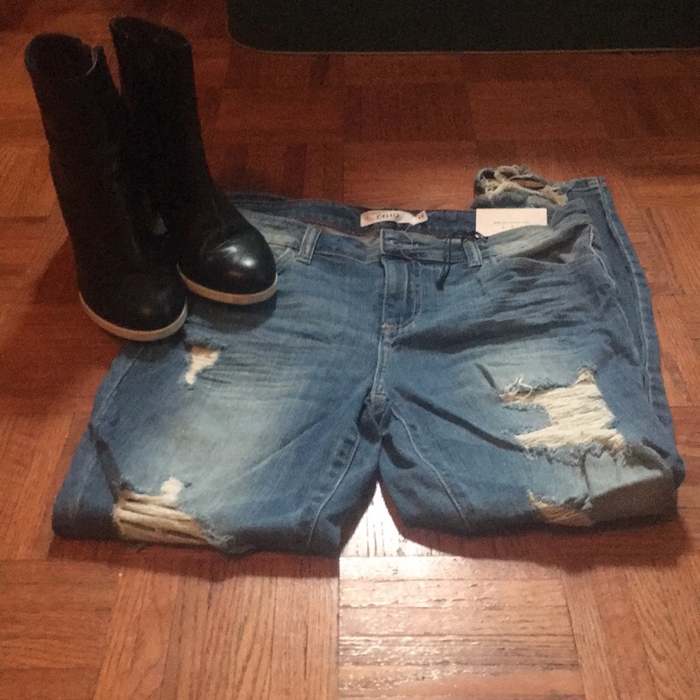 Cello 🔵NWT🔵 | Medium Wash Distressed Denim 👖